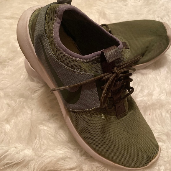 Shoes - Picture 1 of 3
